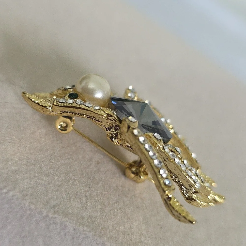 Gold With Rhinestones Spider Brooch Pin - Picture 4 of 7